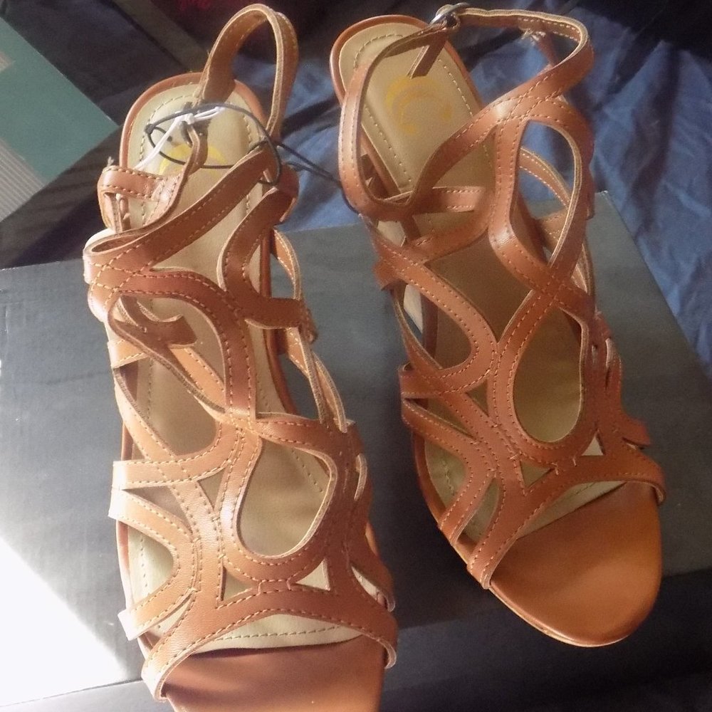 CC wedge sandal size 9M